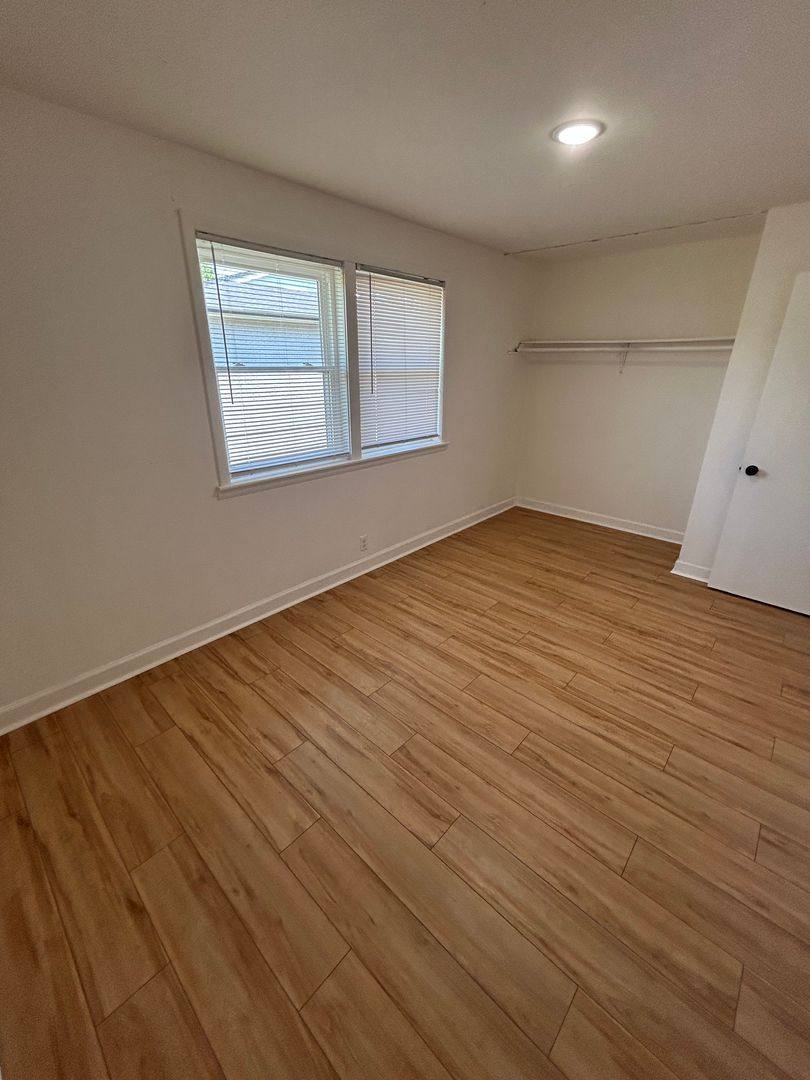 Apartment for rent at 405 Oak St, Lawrenceburg, TN 38464