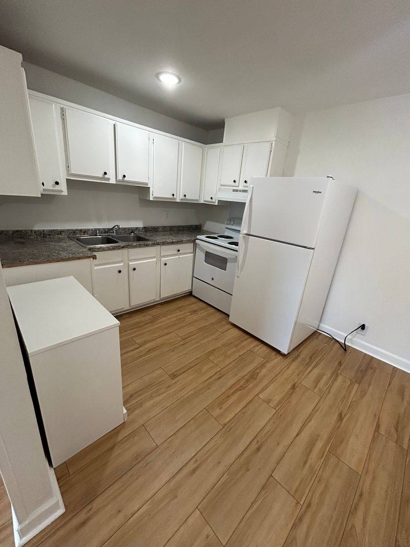 Apartment for rent at 405 Oak St, Lawrenceburg, TN 38464