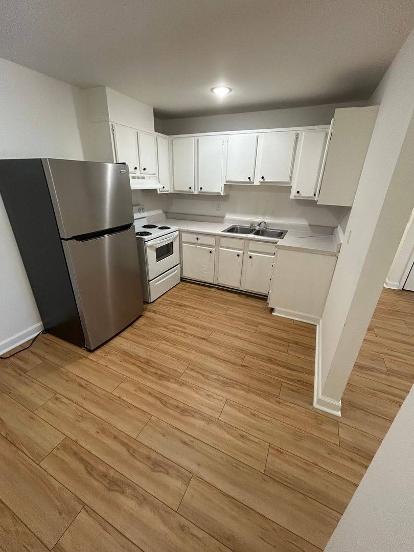 Apartment for rent at 405 Oak St, Lawrenceburg, TN 38464