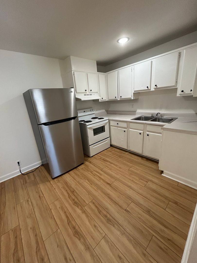 Apartment for rent at 405 Oak St, Lawrenceburg, TN 38464