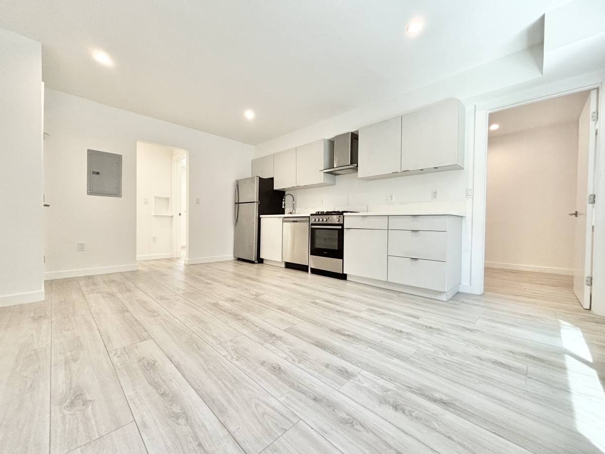 Apartment for rent at 562 N Kenmore Ave #3, Los Angeles, CA 90004