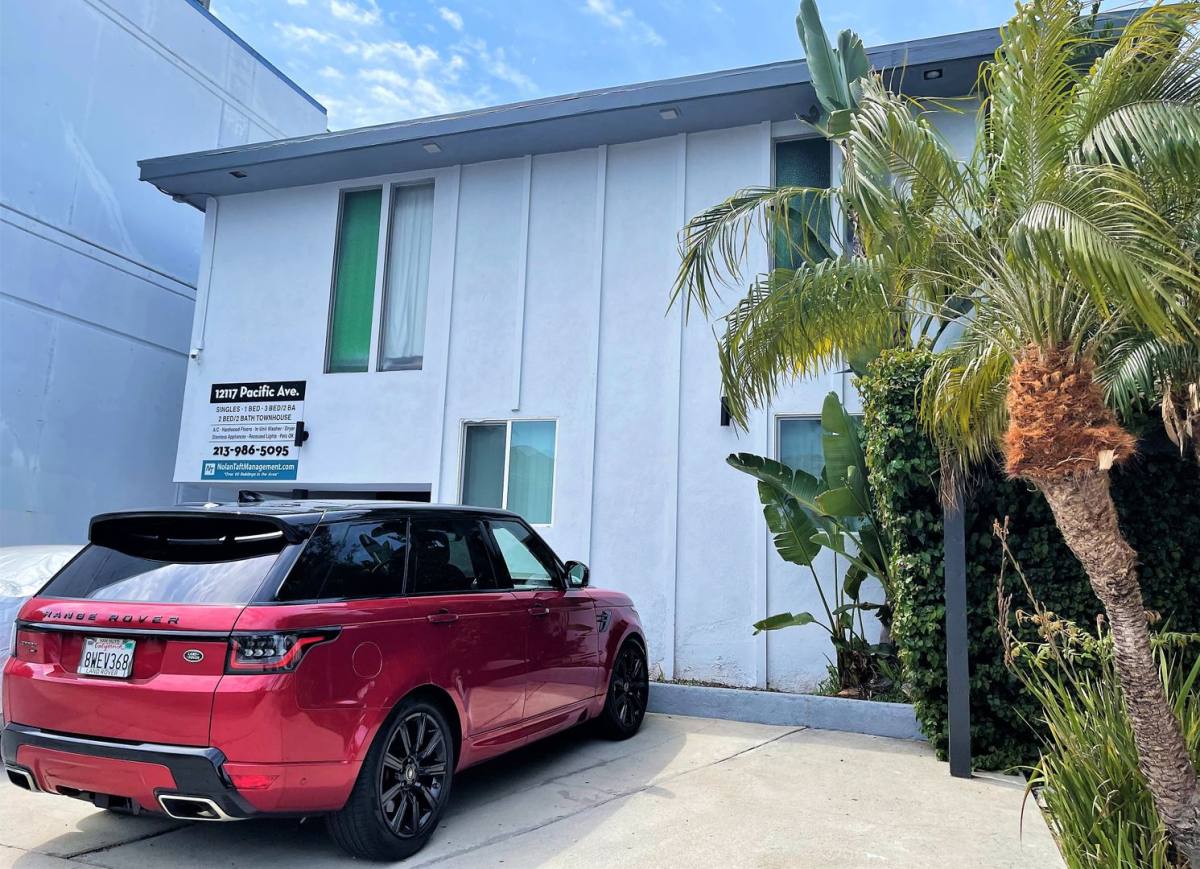 Apartment for rent at 12117 Pacific Ave, Los Angeles, CA 90066