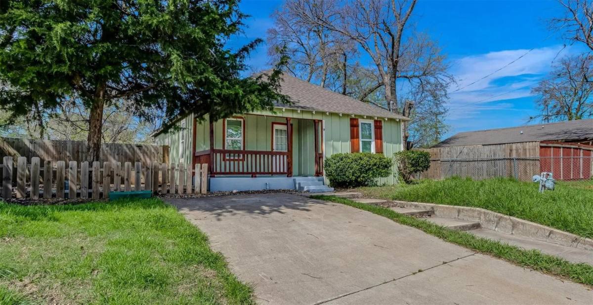 House for rent at 902 Davy Crockett St, Rockwall, TX 75087