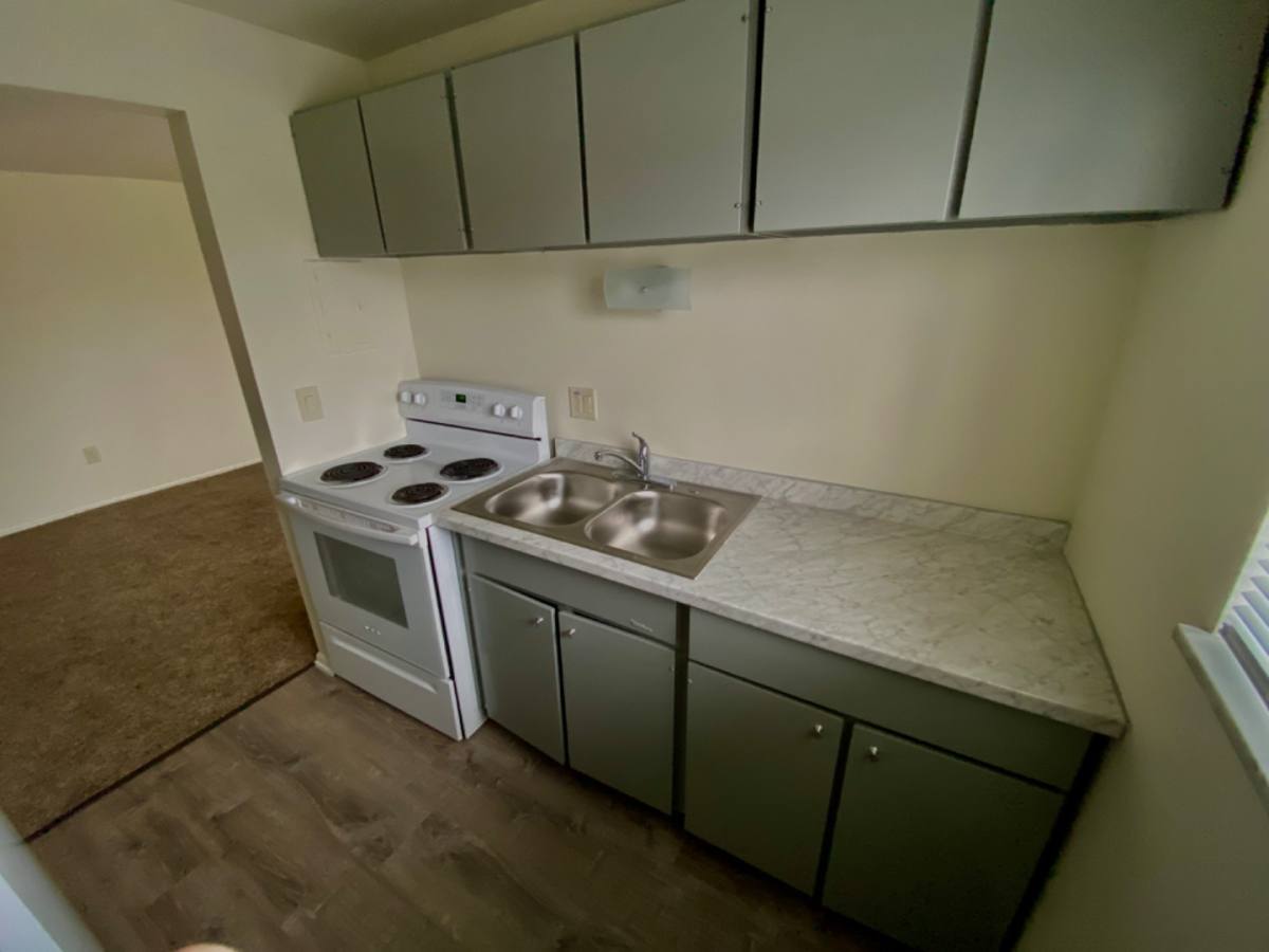 Apartment for rent at 8605-8607 Ridge Rd #B303, North Royalton, OH 44133