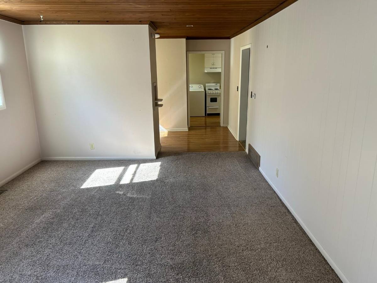 Apartment for rent at 328 Johnston St #3, Gladbrook, IA 50635