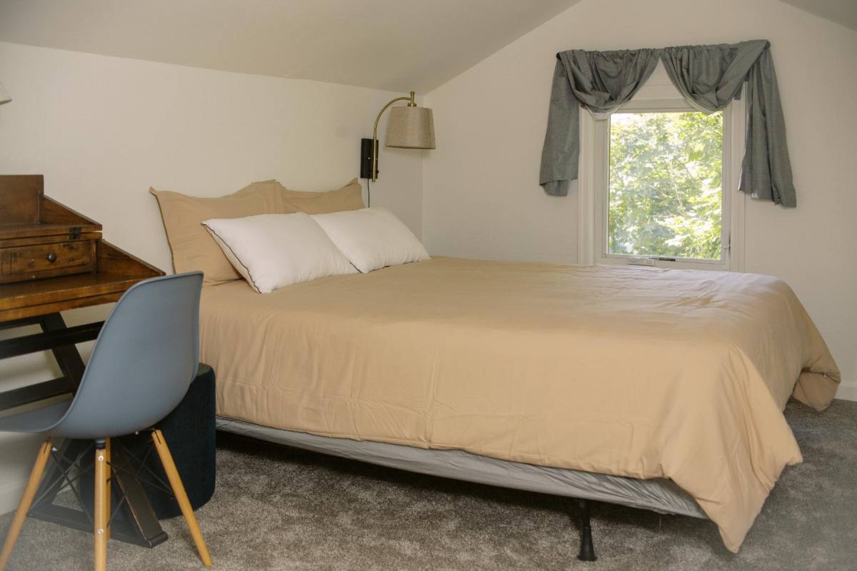 House for rent at 1521 1st St #A, Marysville, WA 98270