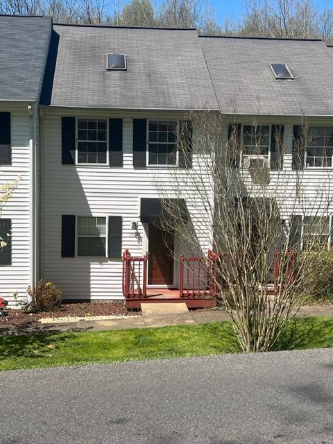 Townhouse for rent at 2972 Broad St, Bristol, TN 37620
