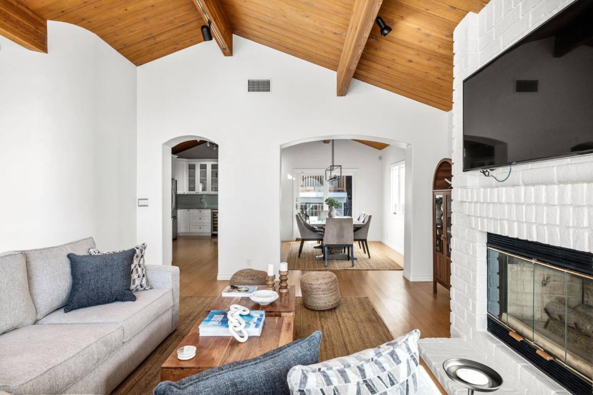 House for rent at 4104 Highland Ave #IMPECCABLE Ocean Vie, Manhattan Beach, CA 90266