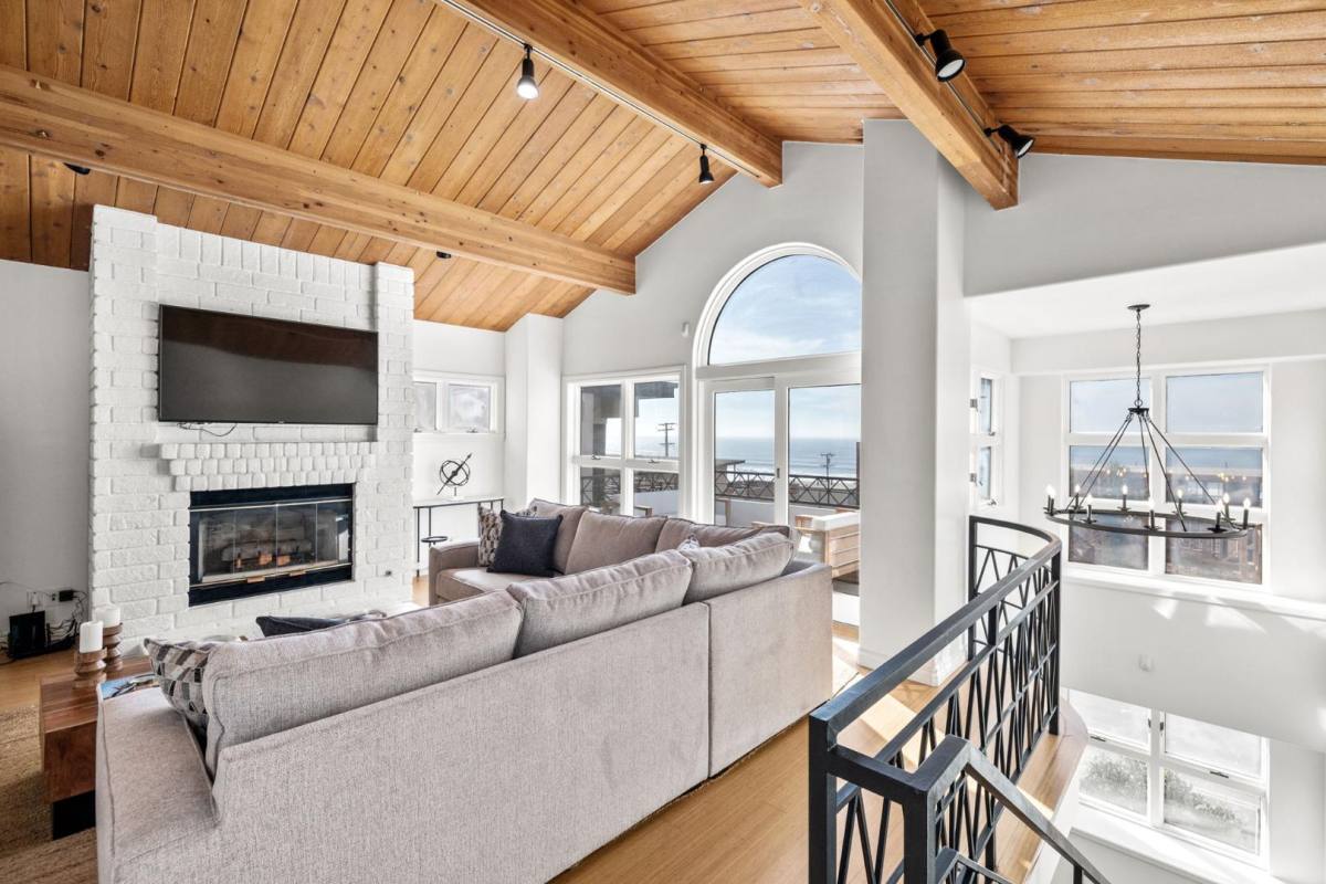 House for rent at 4104 Highland Ave #IMPECCABLE Ocean Vie, Manhattan Beach, CA 90266