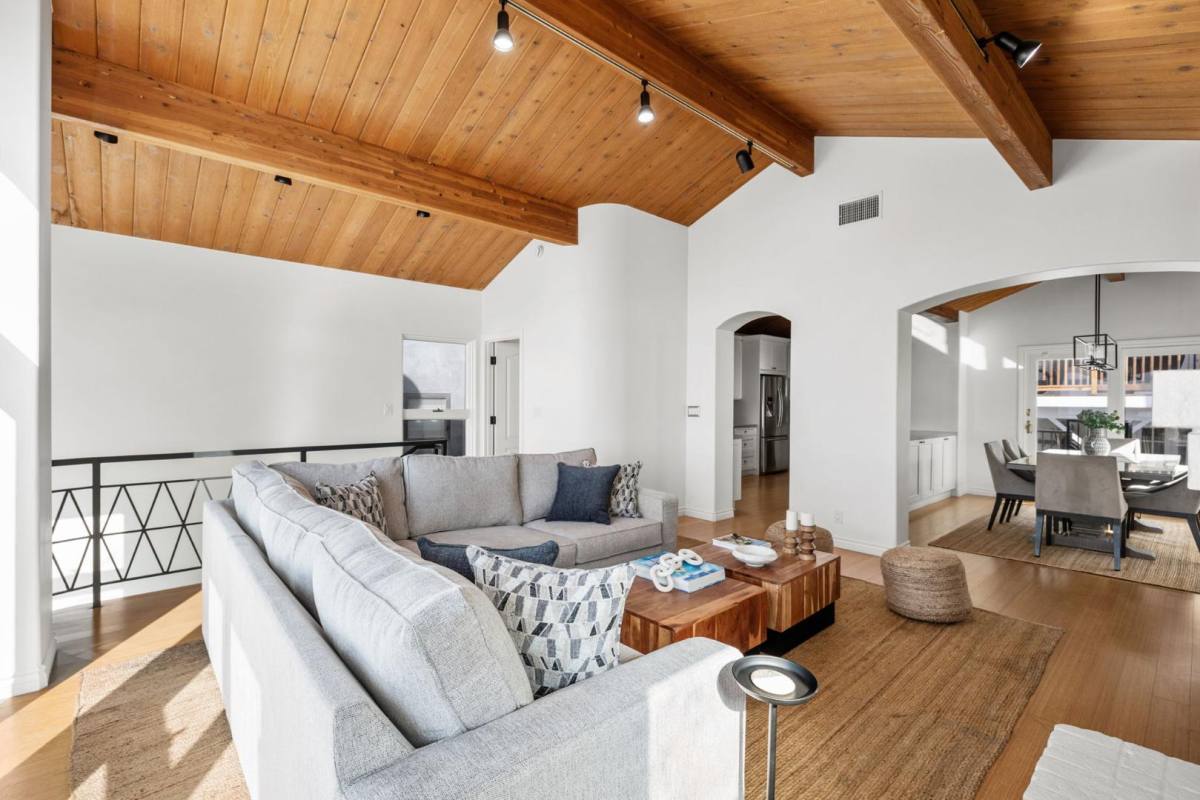 House for rent at 4104 Highland Ave #IMPECCABLE Ocean Vie, Manhattan Beach, CA 90266