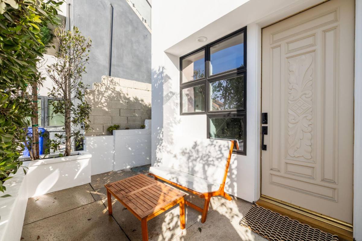 House for rent at 4104 Highland Ave #IMPECCABLE Ocean Vie, Manhattan Beach, CA 90266