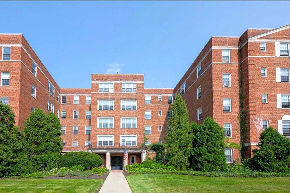 Apartment for rent at 18675 Parkland Dr #409, Beachwood, OH 44122