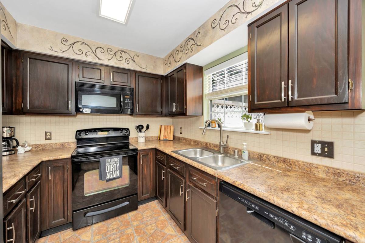 Condo for rent at 11112 Memorial Parkway SW #J3, Huntsville, AL 35803