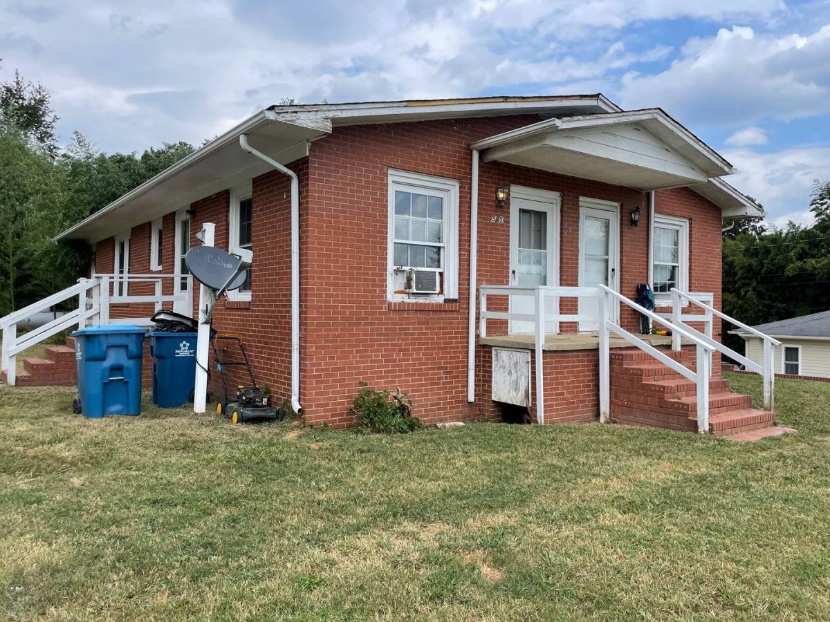 Apartment for rent at 525 A & B Weaver Ave, High Point, NC 27263
