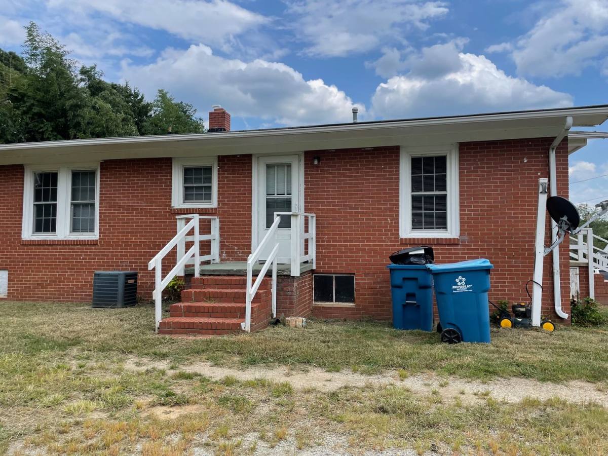 Apartment for rent at 525 A & B Weaver Ave, High Point, NC 27263