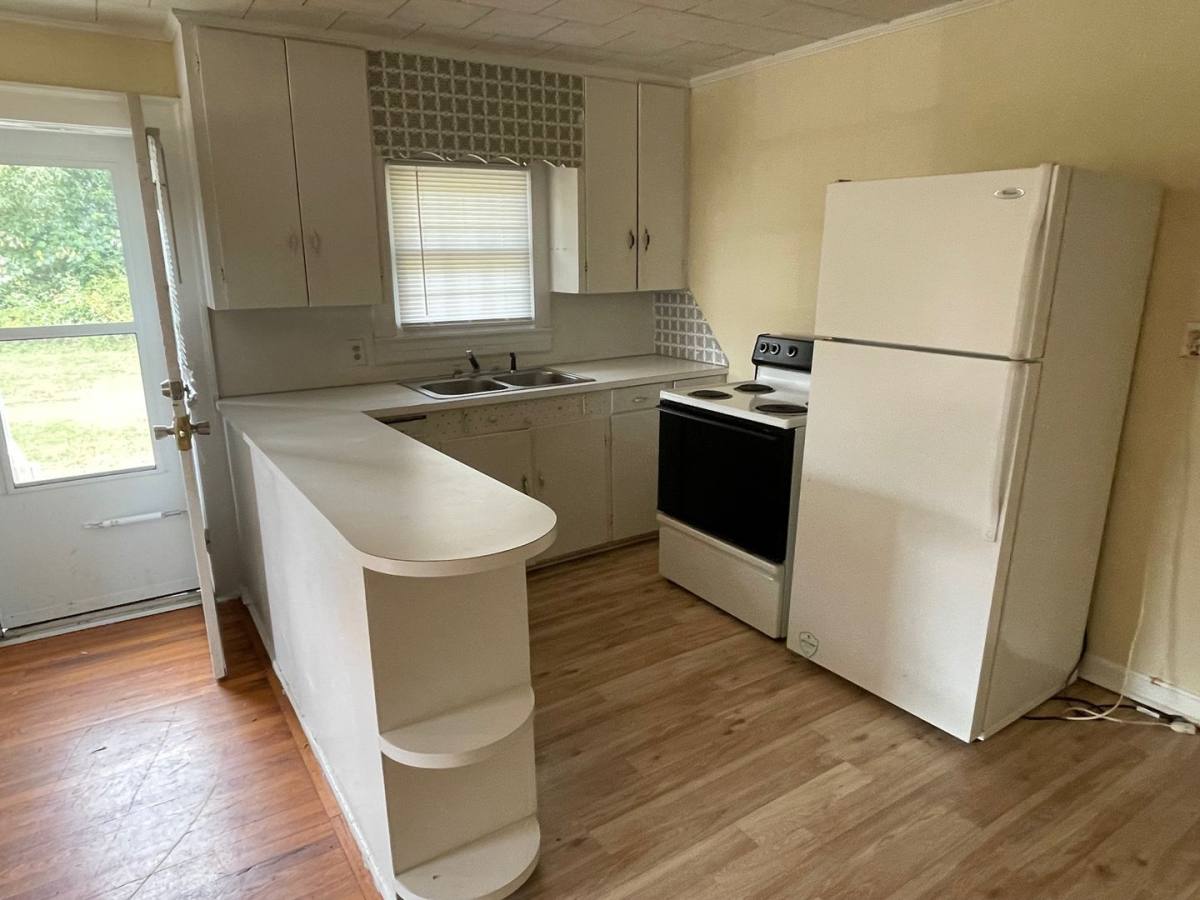 Apartment for rent at 525 A & B Weaver Ave, High Point, NC 27263