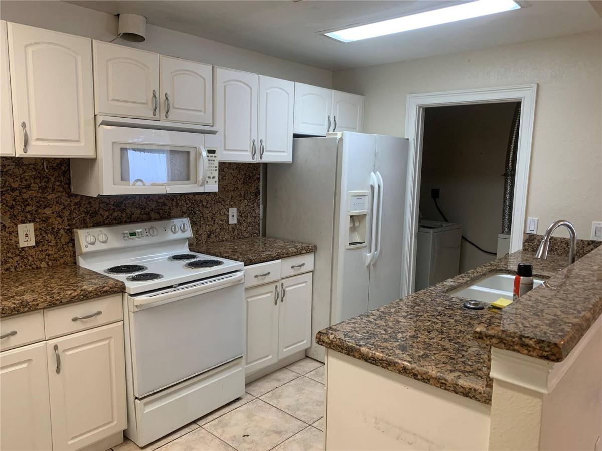 House for rent at 907 SW 78th Ave, Pompano Beach, FL 33068