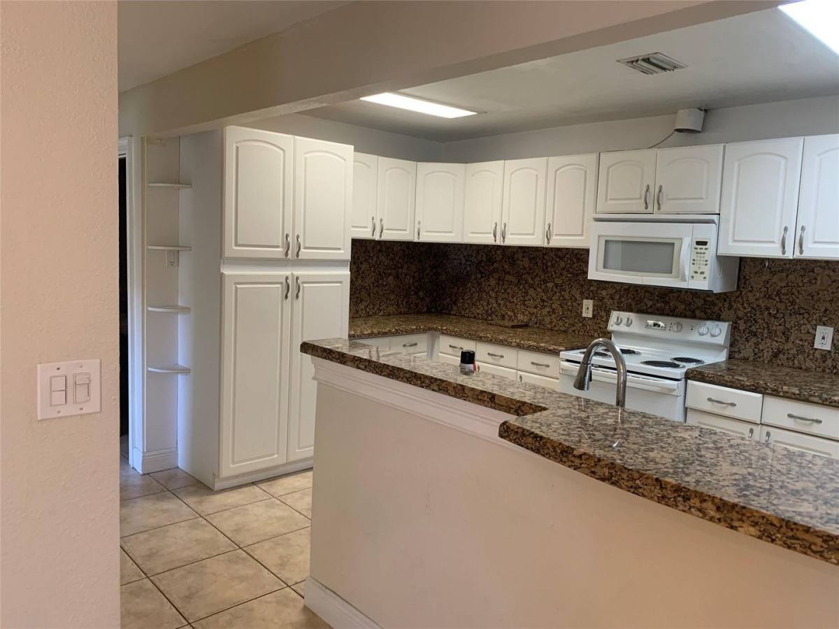 House for rent at 907 SW 78th Ave, Pompano Beach, FL 33068
