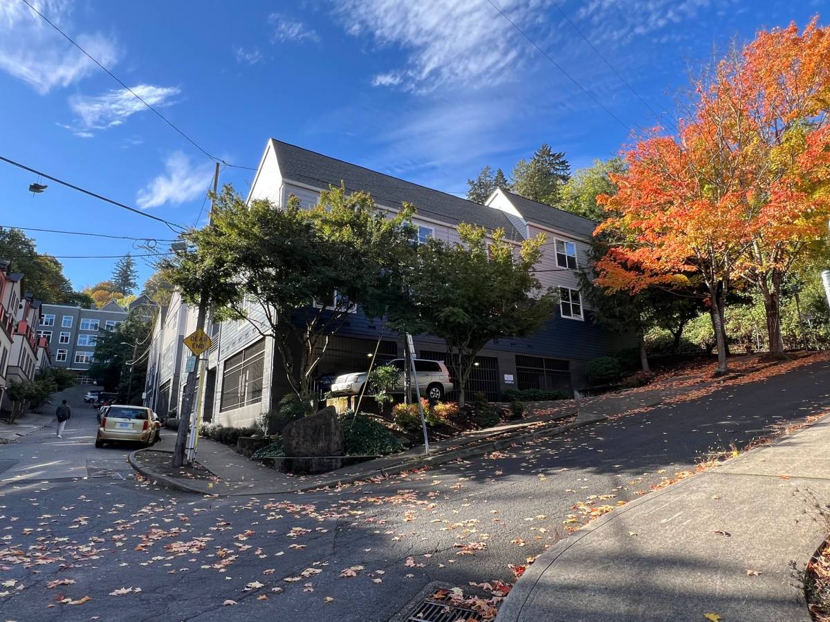 Townhouse for rent at 1819 SW 18th Ave, Portland, OR 97201