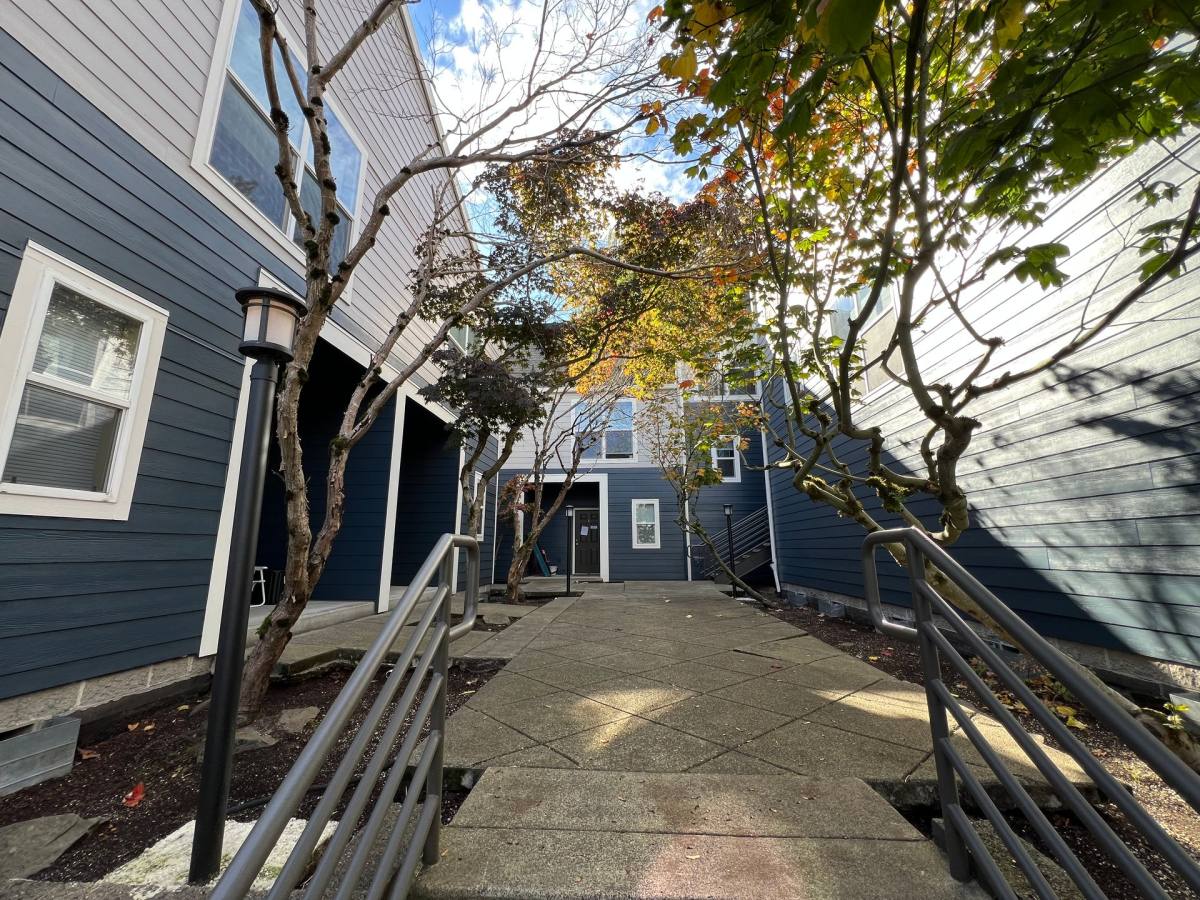 Townhouse for rent at 1819 SW 18th Ave, Portland, OR 97201