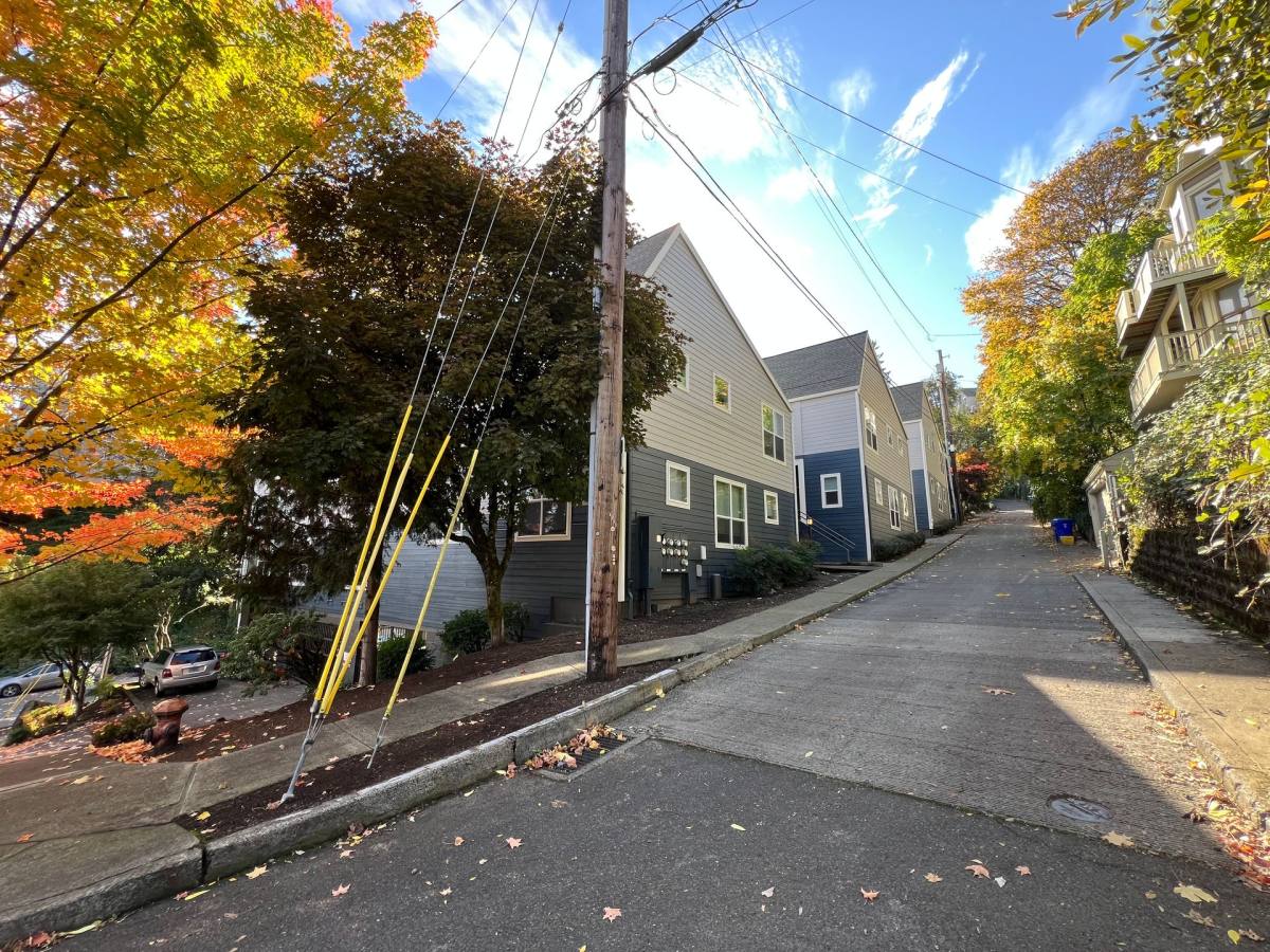 Townhouse for rent at 1819 SW 18th Ave, Portland, OR 97201