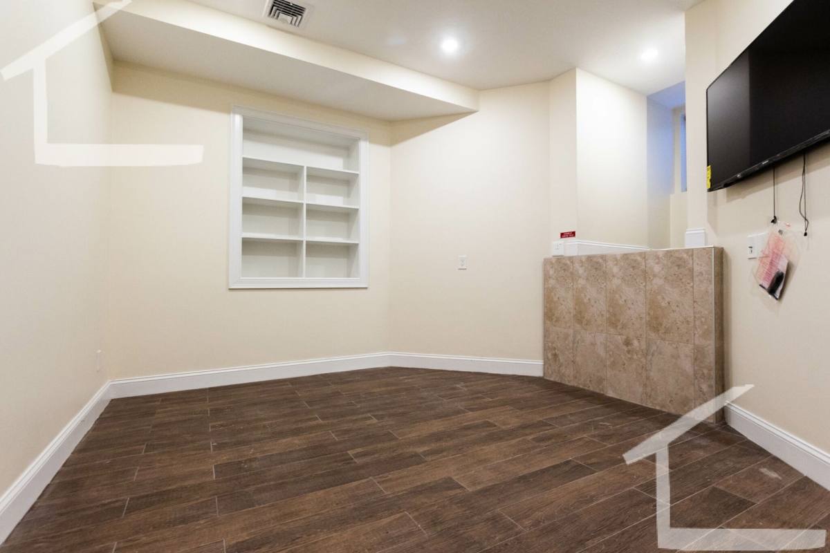 Townhouse for rent at 1612 Beacon St #1, Brookline, MA 02445