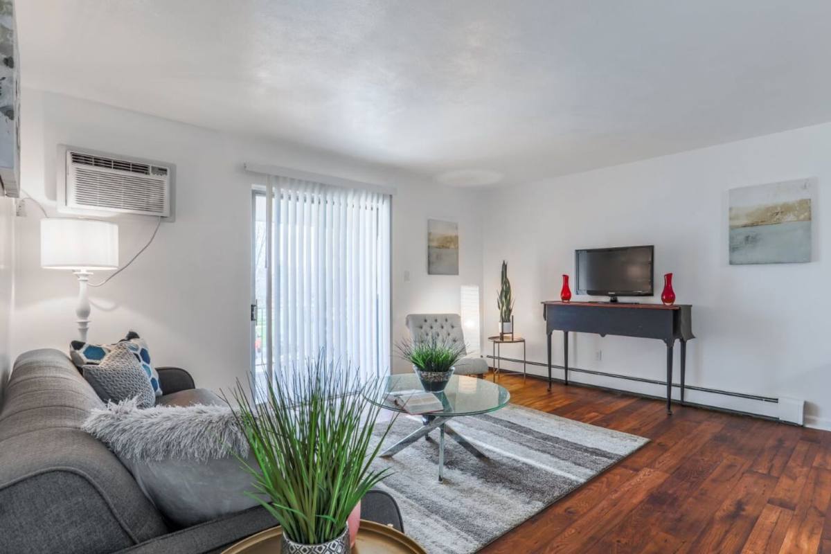 Apartment for rent at 117-E Maple Ave, Dayton, OH 45459