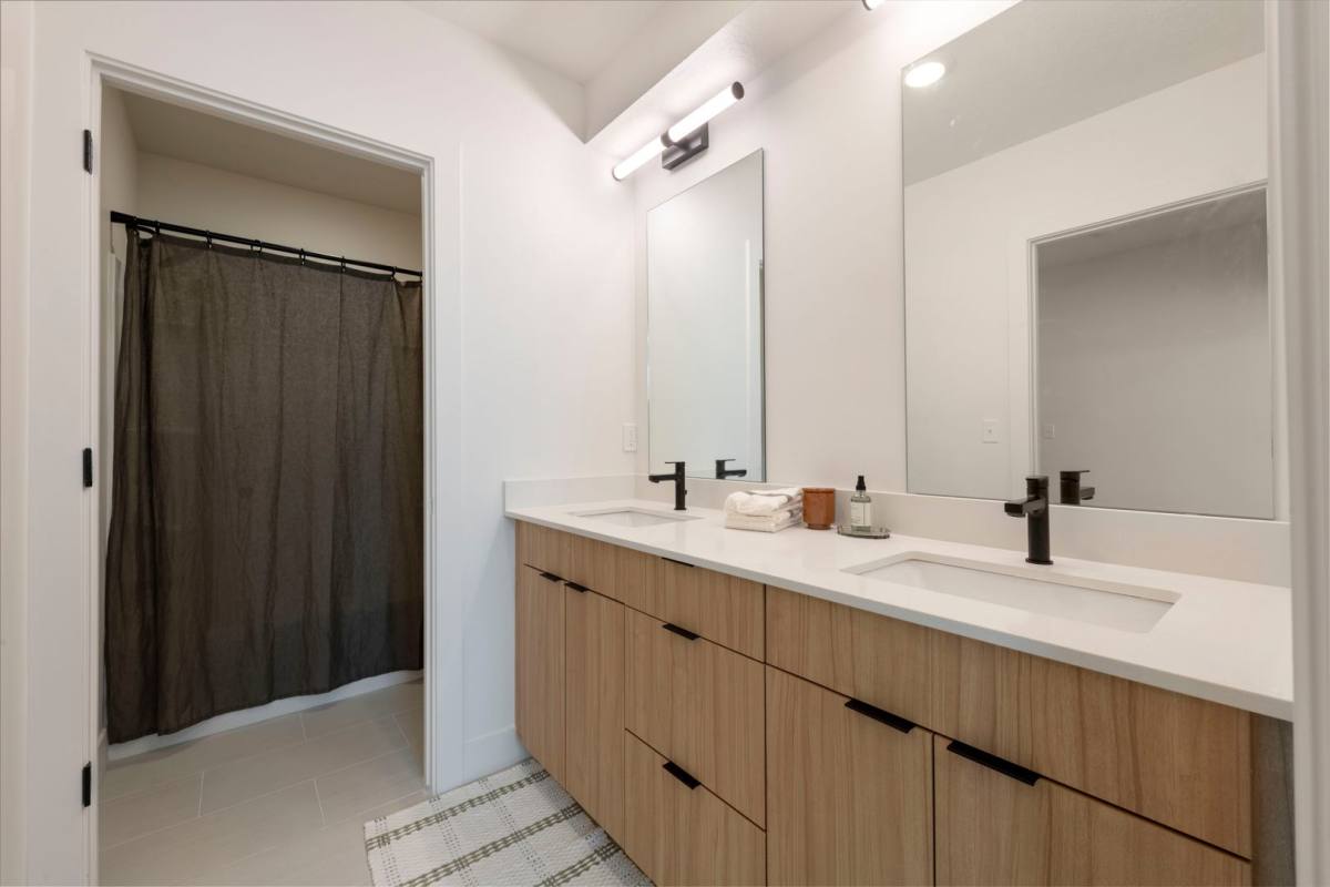 Townhouse for rent at 565 S Redwood Rd, Salt Lake City, UT 84104