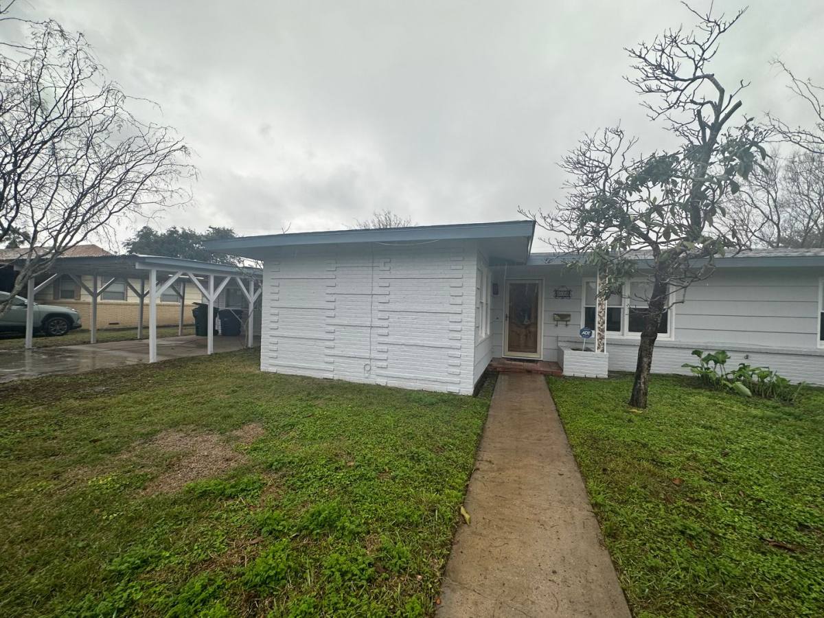 House for rent at 606 Wilshire Place, Corpus Christi, TX 78411