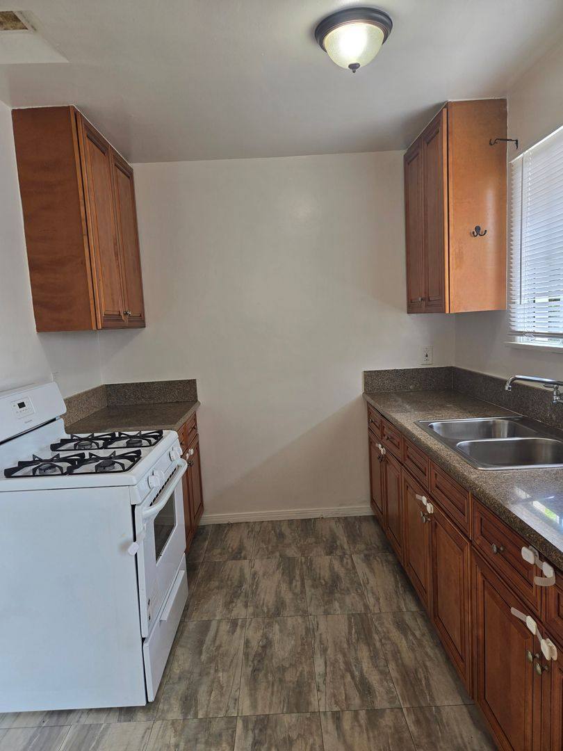 Apartment for rent at 520 E Lomita Ave, Glendale, CA 91205