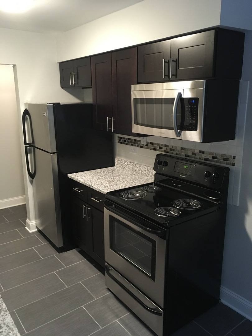 Apartment for rent at 6826 N Ridge Blvd, Chicago, IL 60645