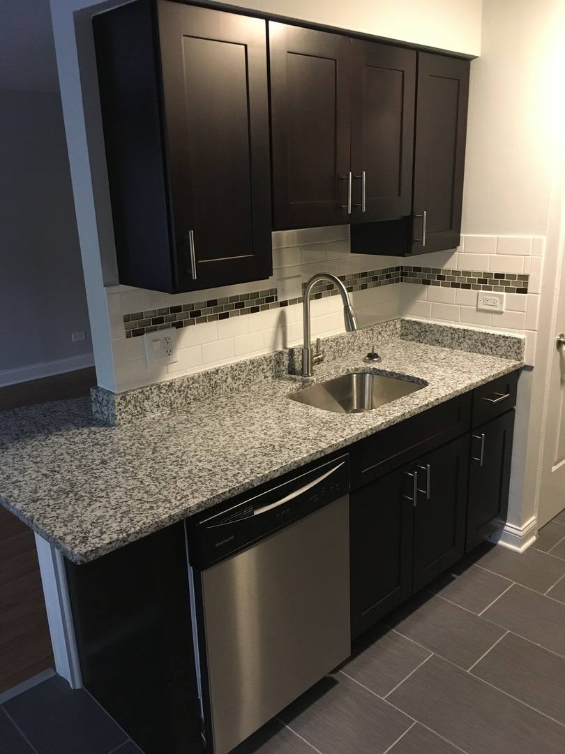 Apartment for rent at 6826 N Ridge Blvd, Chicago, IL 60645