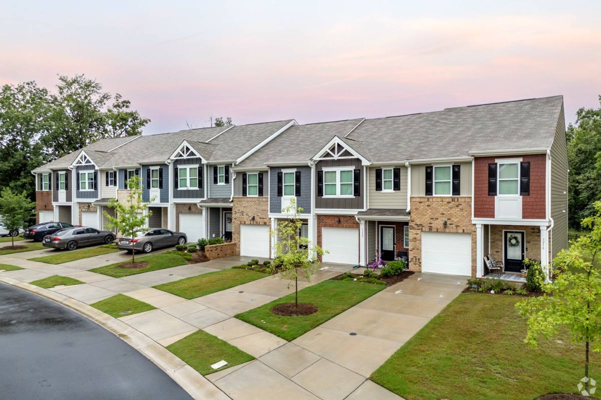 Townhouse for rent at 8204 Mintworth Links Lane, Matthews, NC 28105