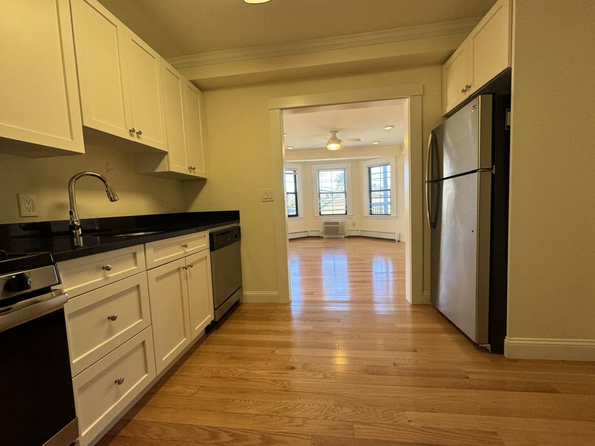 Apartment for rent at 219 Commonwealth Ave #2I, Chestnut Hill, MA 02467