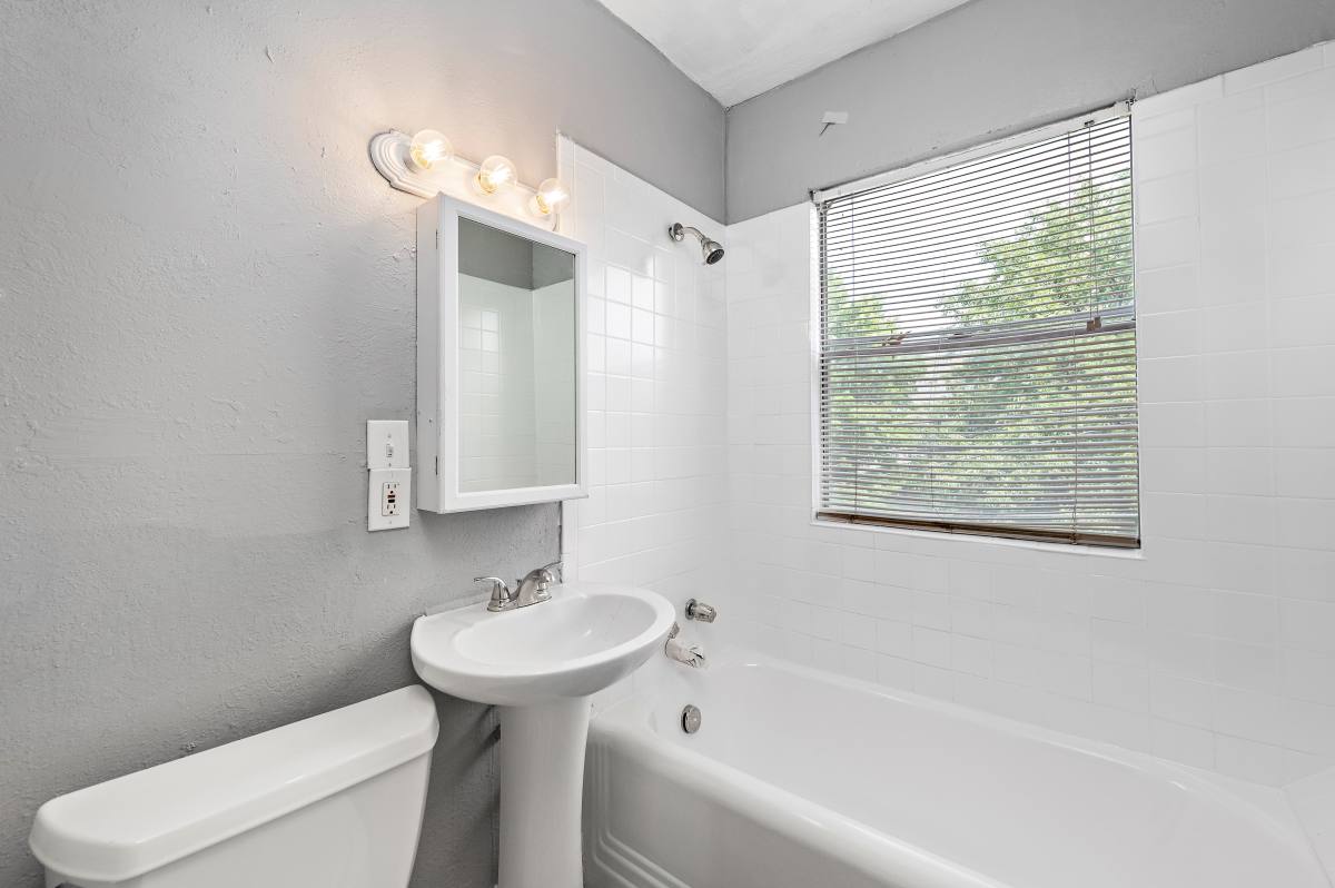 Apartment for rent at 201 W 38th St, Kansas City, MO 64111