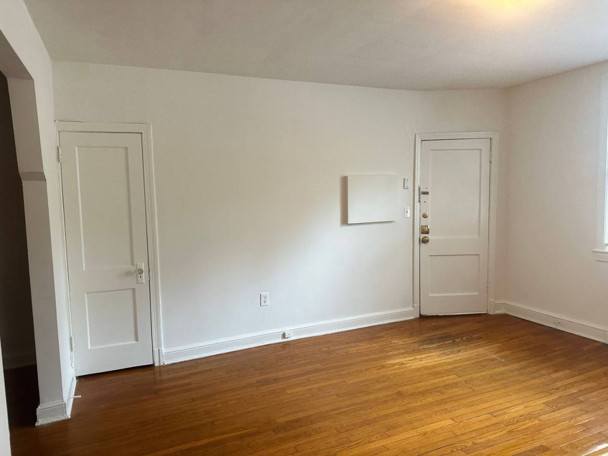 Apartment for rent at 400-426 E Glendale St, Alexandria, VA 22301