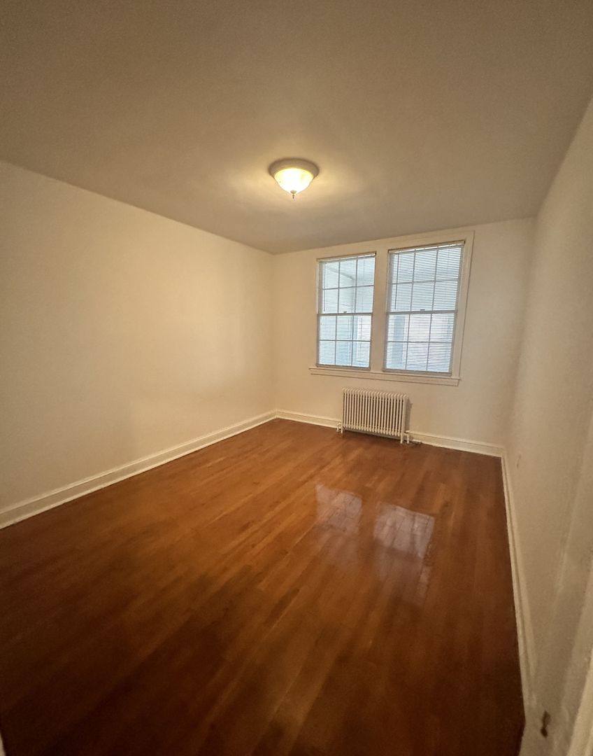 Apartment for rent at 400-426 E Glendale St, Alexandria, VA 22301