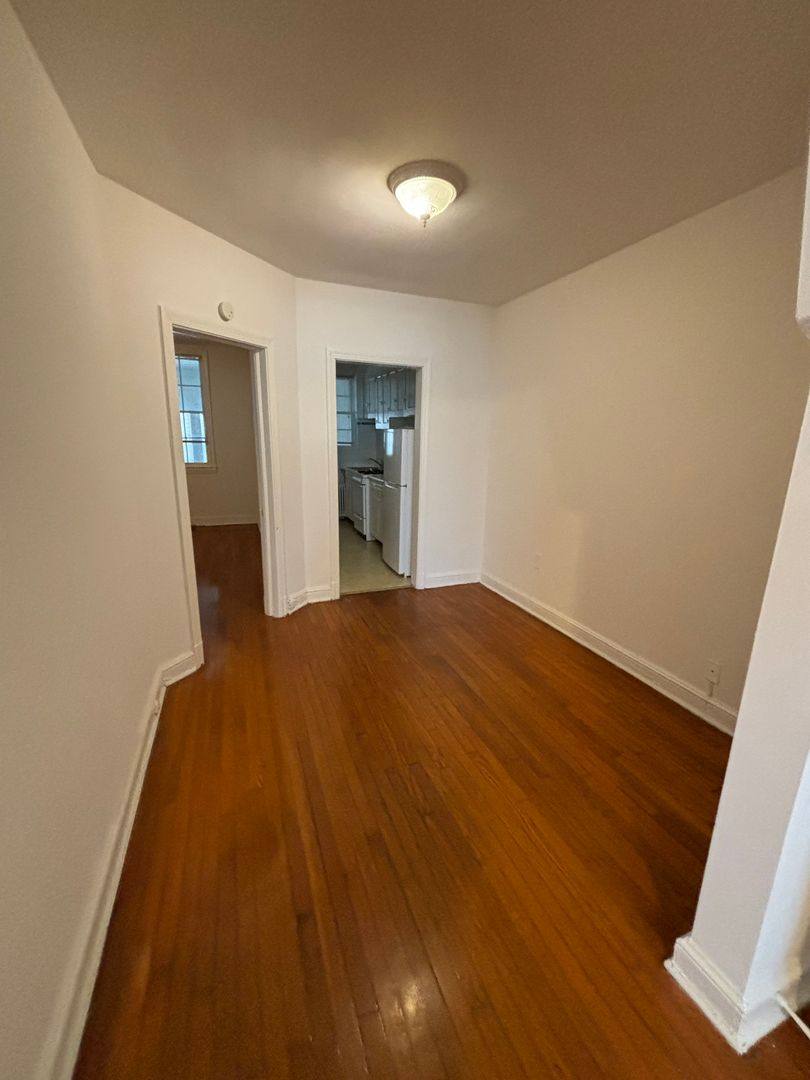 Apartment for rent at 400-426 E Glendale St, Alexandria, VA 22301