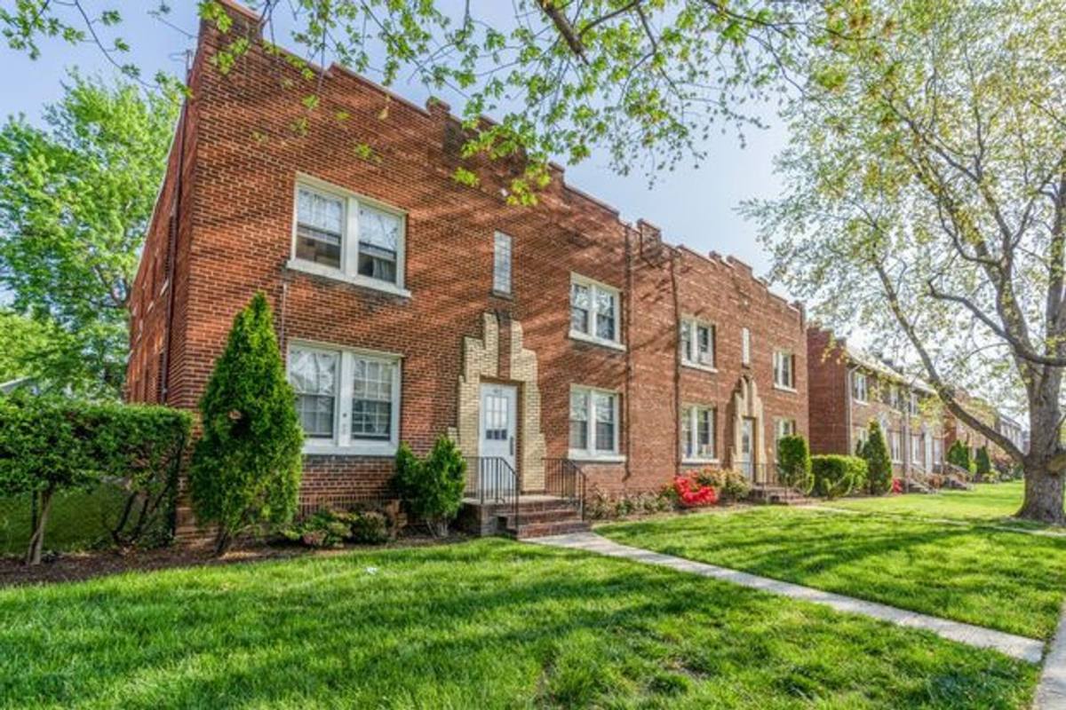 Apartment for rent at 400-426 E Glendale St, Alexandria, VA 22301