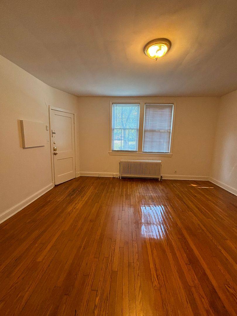 Apartment for rent at 400-426 E Glendale St, Alexandria, VA 22301