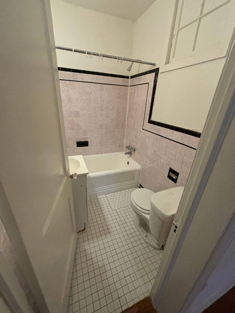 Apartment for rent at 400-426 E Glendale St, Alexandria, VA 22301