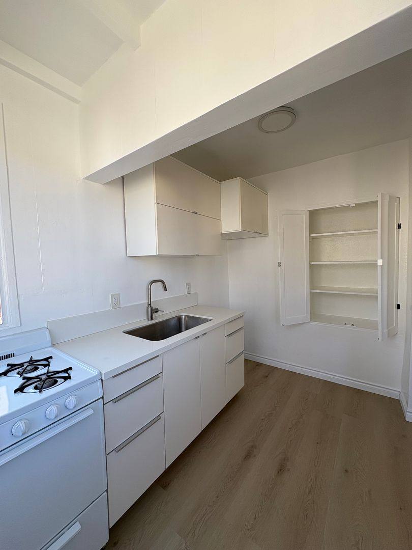 Apartment for rent at 677-707 N Park Ave, Pomona, CA 91768