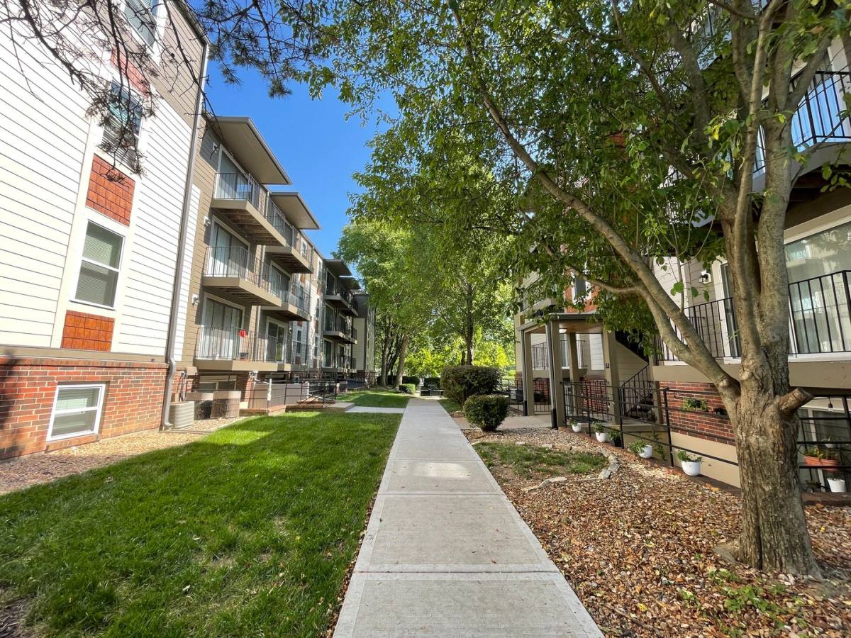 Apartment for rent at 7620 Shawnee Mission Parkway, Mission, KS 66202