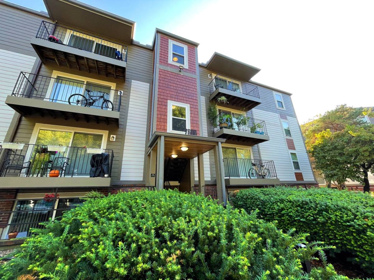 Apartment for rent at 7620 Shawnee Mission Parkway, Mission, KS 66202