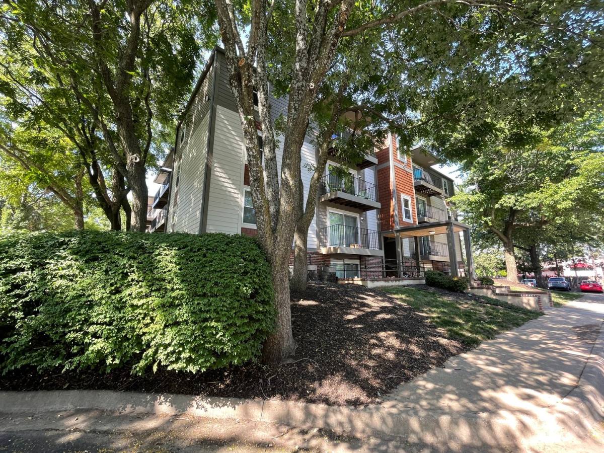 Apartment for rent at 7620 Shawnee Mission Parkway, Mission, KS 66202
