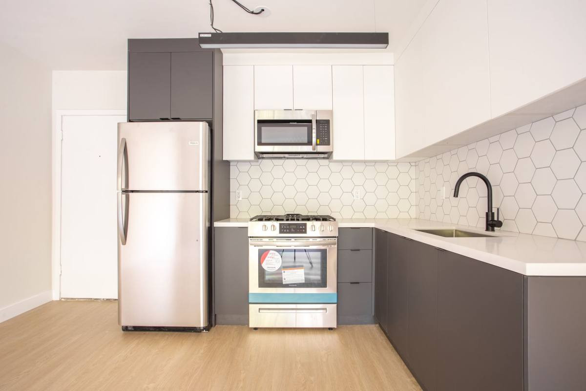 Apartment for rent at 1811 Tamarind Ave, Los Angeles, CA 90028