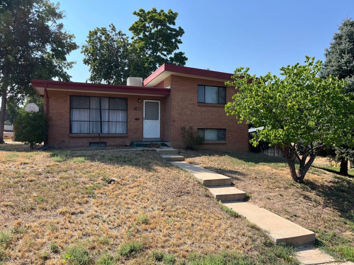 Apartment for rent at 5491 Hickory St, Littleton, CO 80120