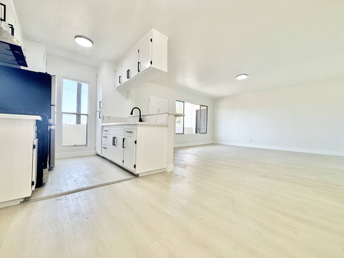 Apartment for rent at 700 Glenway Dr #5, Inglewood, CA 90302