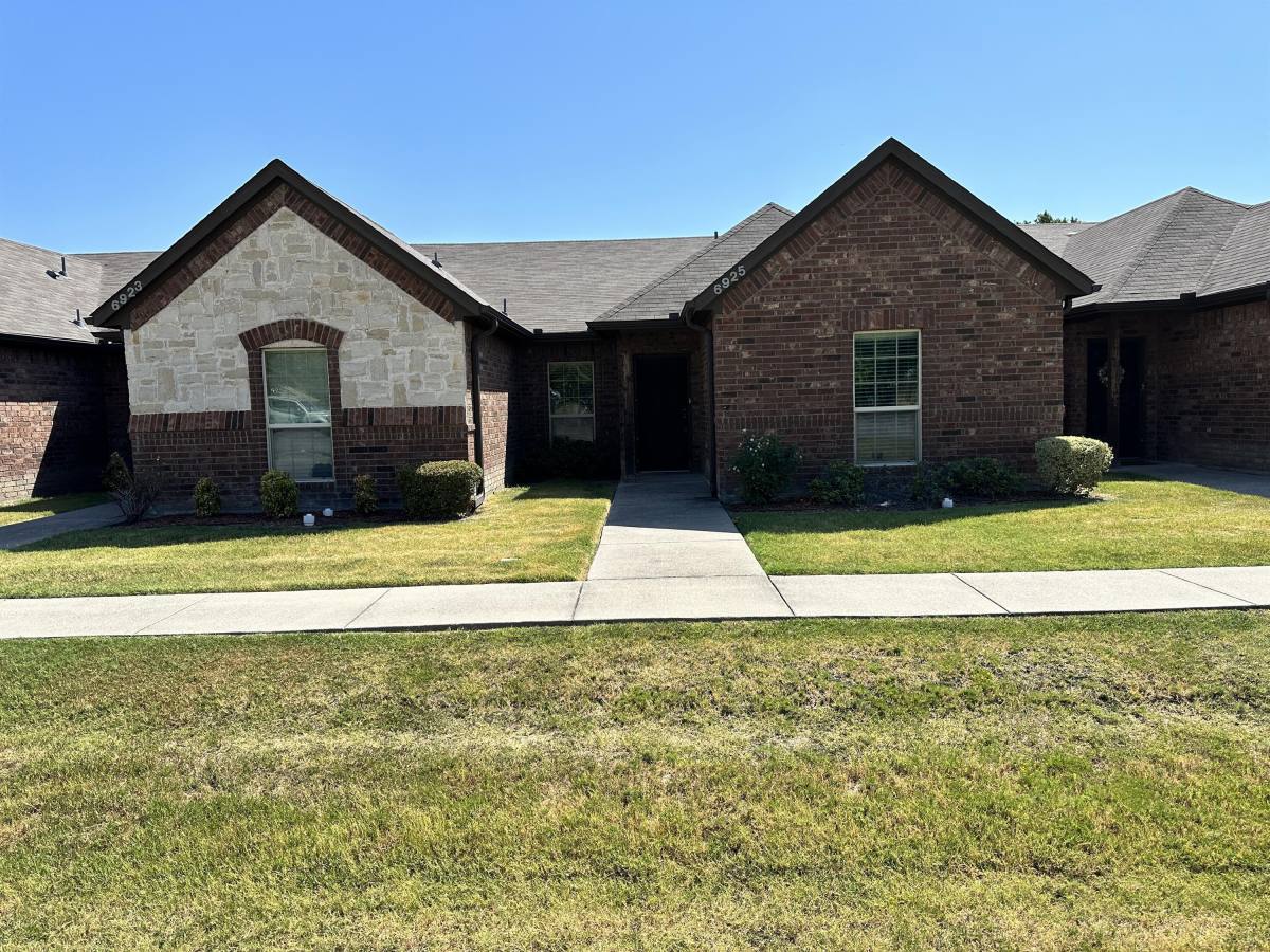 Townhouse for rent at Highland Oaks, 6925 Jack Finney Blvd #1, Greenville, TX 75402