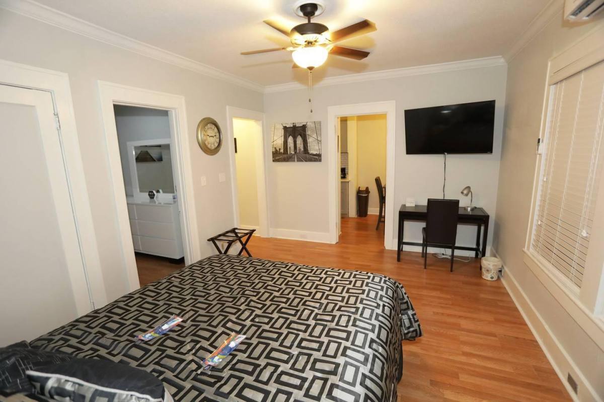 Apartment for rent at Plaza & Peacock, 1414 Austin St, Houston, TX 77002